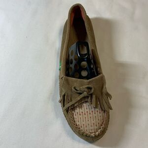Sanuk Size 10 moccasin NWOT never worn tan with red Aztec arrow detail